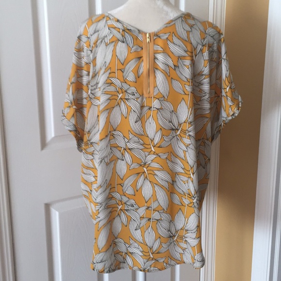Women’s yellow pattern sheet top - Picture 3 of 4